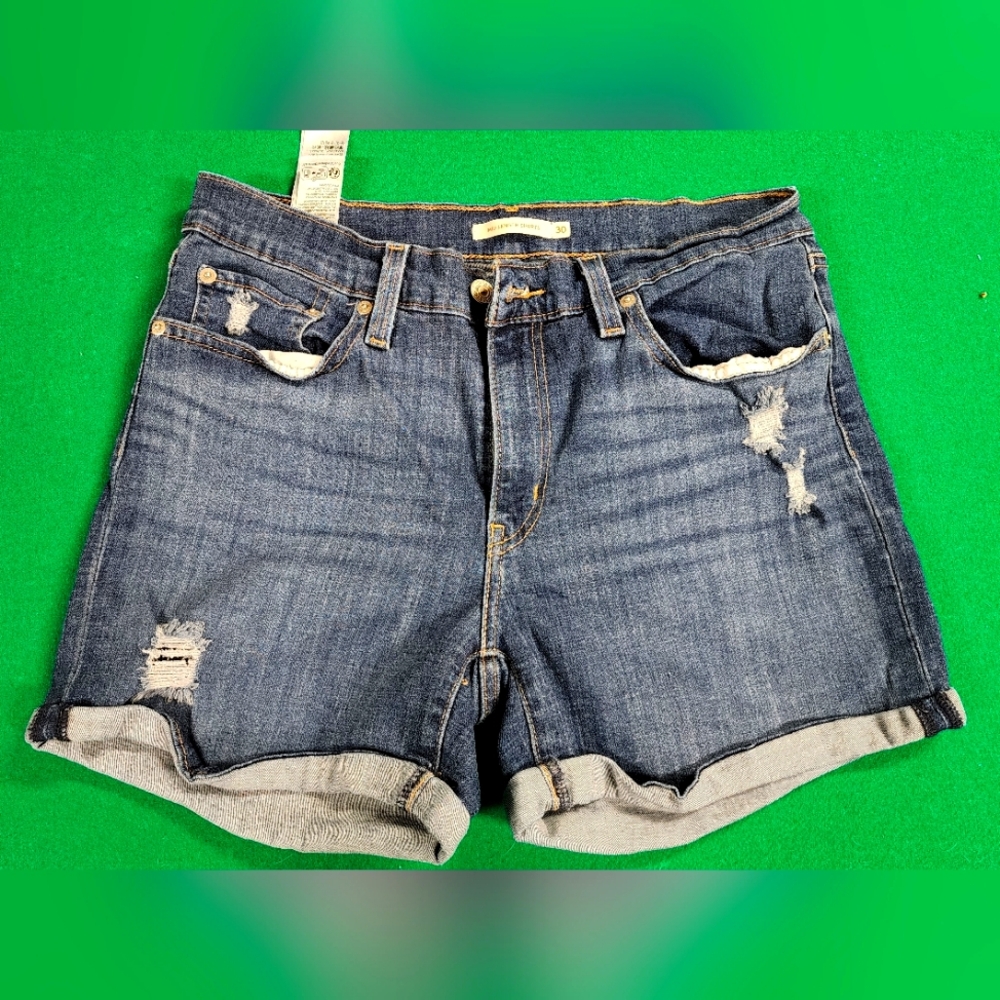 Levi's mid length shorts size 30